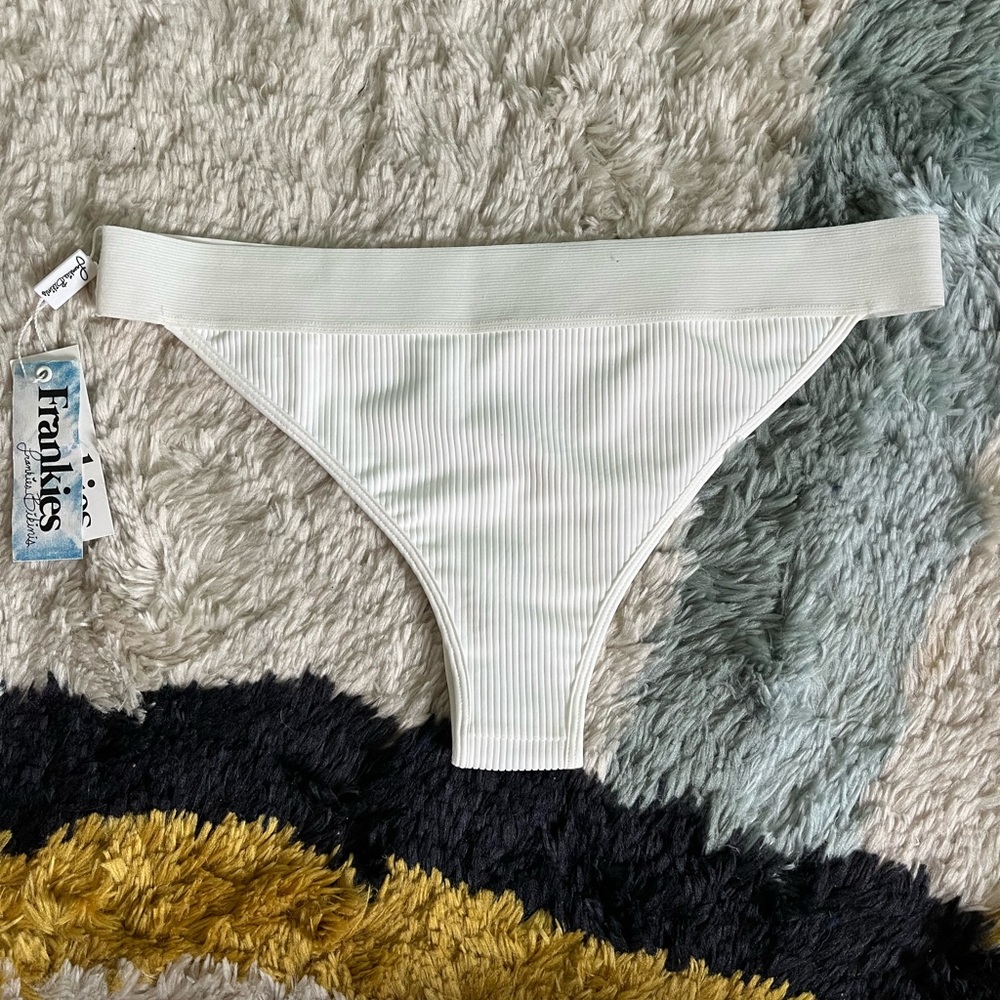 🆕 Frankie’s Bikinis Drew White Ribbed Swim Bottoms - Picture 4 of 10